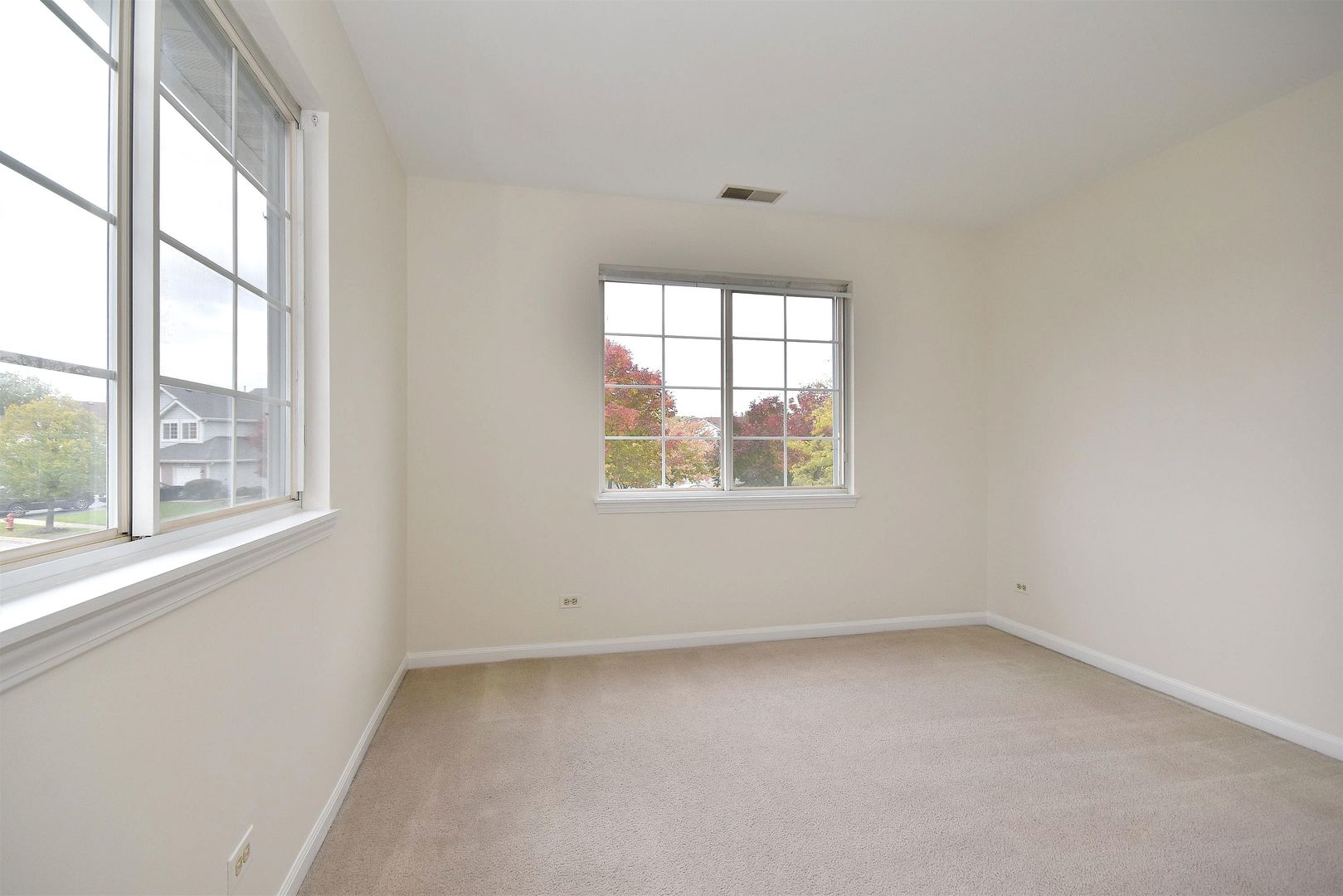 8343 Ripple Ridge Darien, IL 60561 - Photo 29 of 32 an empty room with a window