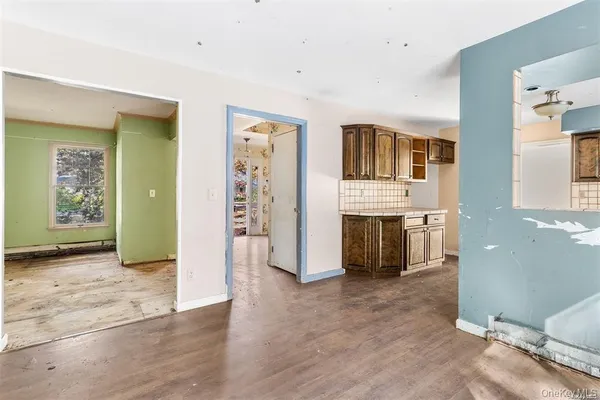 a view of a livingroom with an empty space