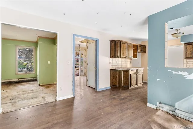 a view of a livingroom with an empty space