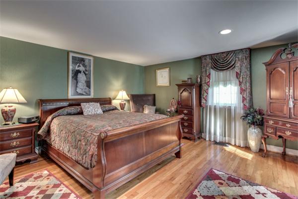 121 Larchmont Road Melrose, MA 02176 - Photo 16 of 30 Gallery Image 16