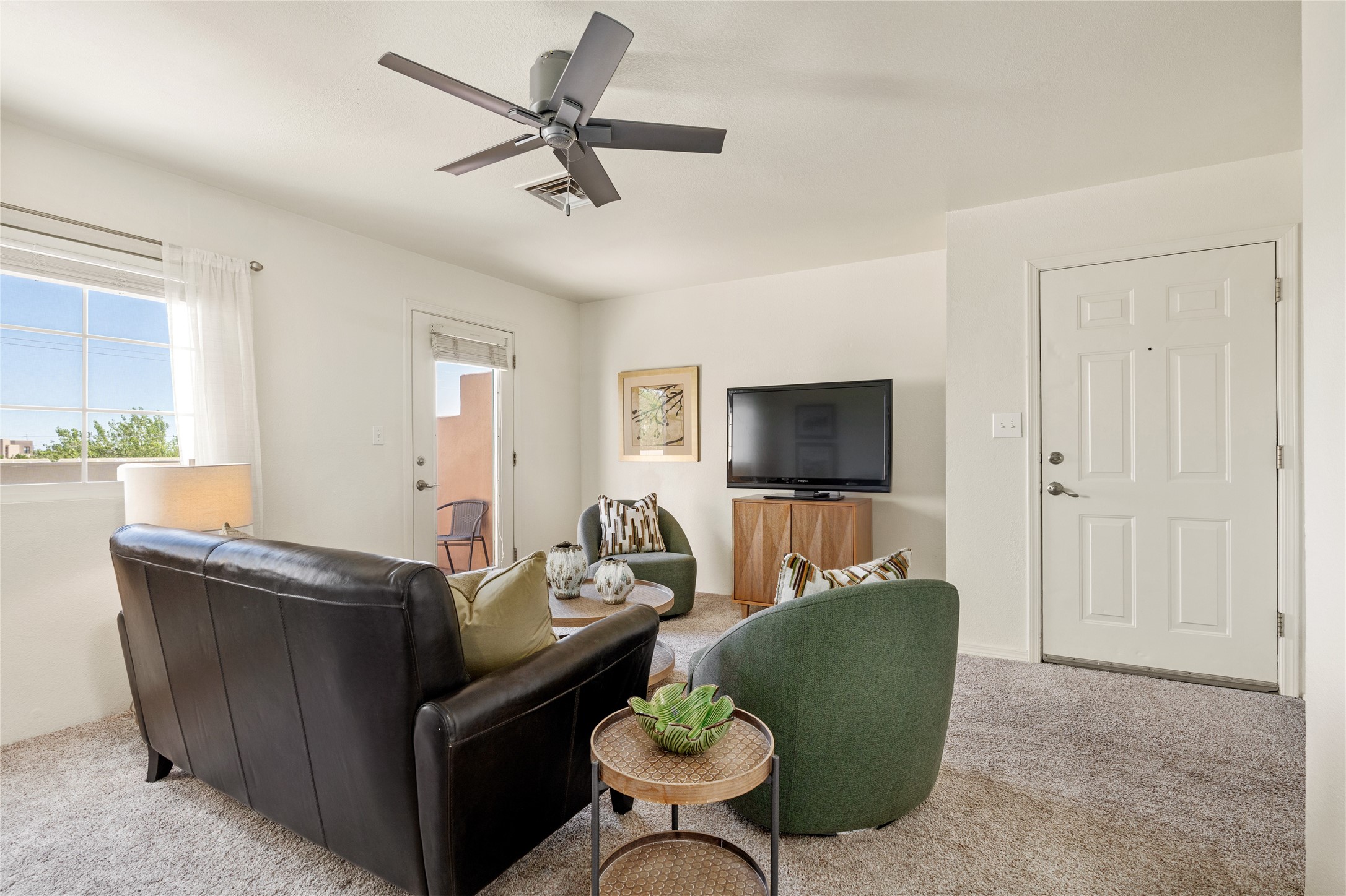 2210 Miguel Chavez Road, Unit 1423 Santa Fe, NM 87505 - Photo 5 of 26 Living room