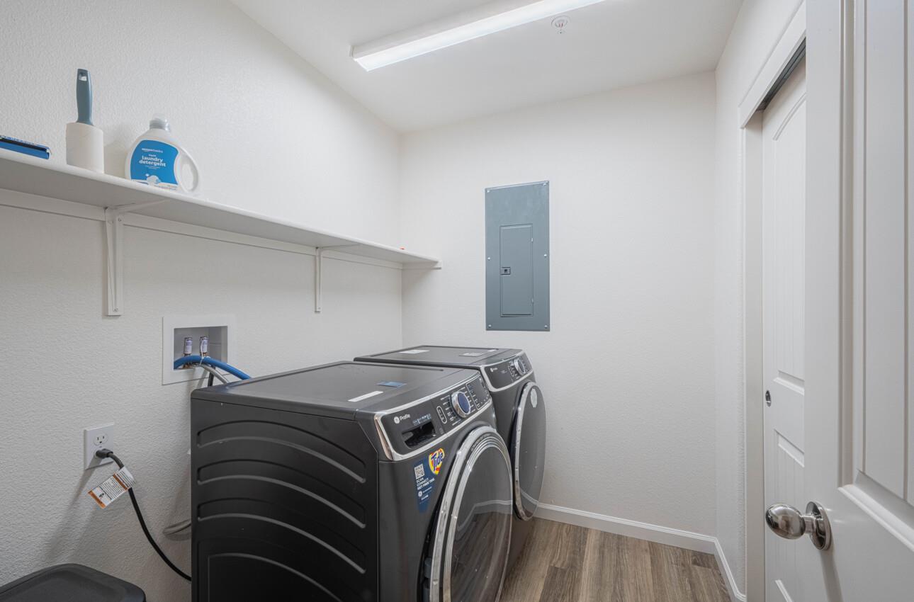 570 Tankersley Street Soledad, CA 93960 - Photo 59 of 64 a utility room with dryer and washer