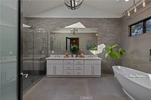 $1,599,000 | 17929 Martha Street, Encino, CA 91316