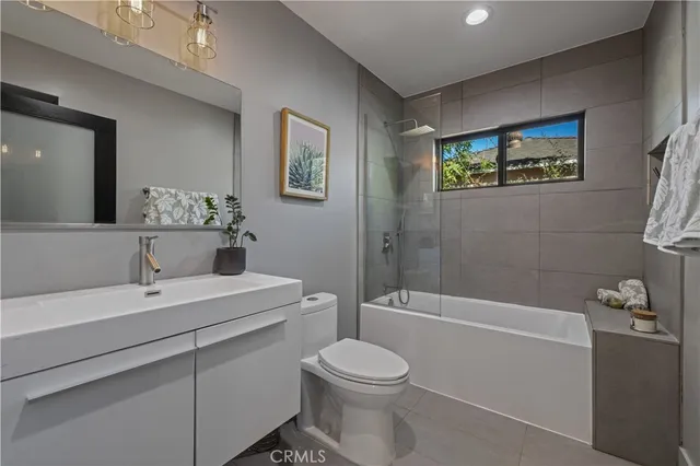 $1,599,000 | 17929 Martha Street, Encino, CA 91316