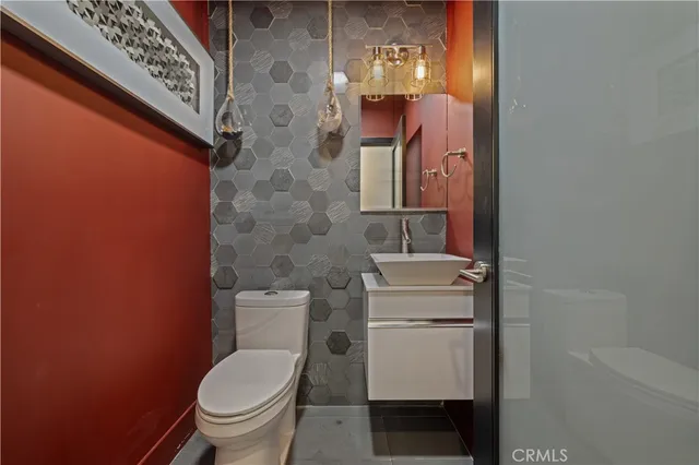 $1,599,000 | 17929 Martha Street, Encino, CA 91316