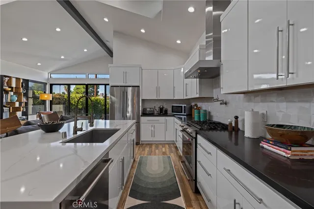 $1,599,000 | 17929 Martha Street, Encino, CA 91316