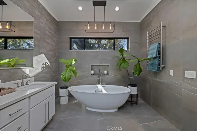 $1,599,000 | 17929 Martha Street, Encino, CA 91316