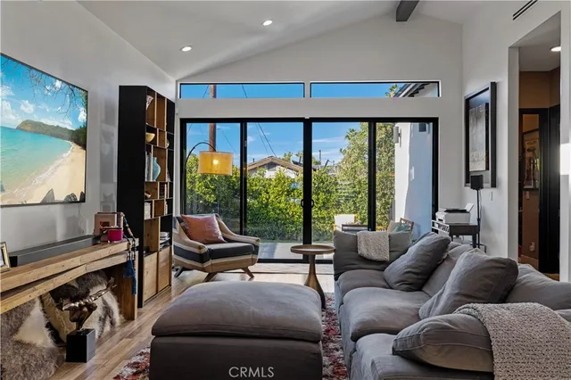 $1,599,000 | 17929 Martha Street, Encino, CA 91316