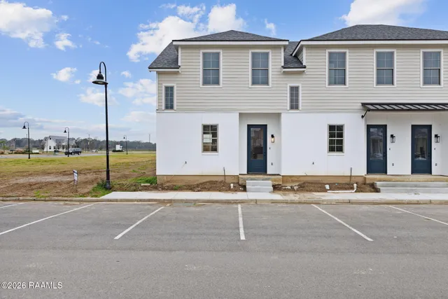 $235,000 | 315 Sandstone Avenue, Unit 101, Scott, LA 70583