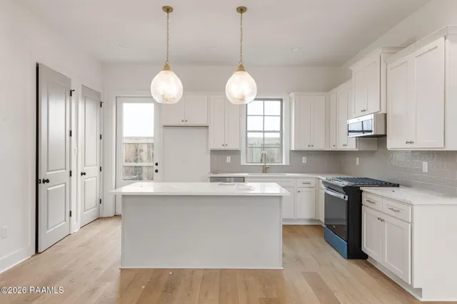 $235,000 | 315 Sandstone Avenue, Unit 101, Scott, LA 70583