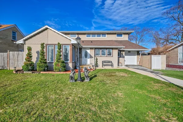 $399,900 | 7964 Lavergne Avenue, Burbank, IL 60459