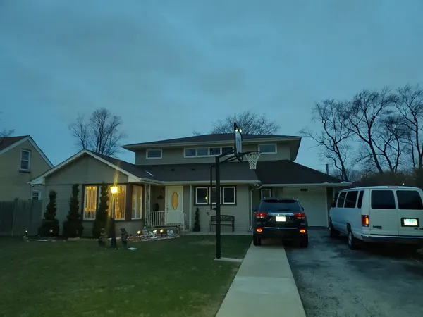 $429,900 | 7964 Lavergne Avenue, Burbank, IL 60459