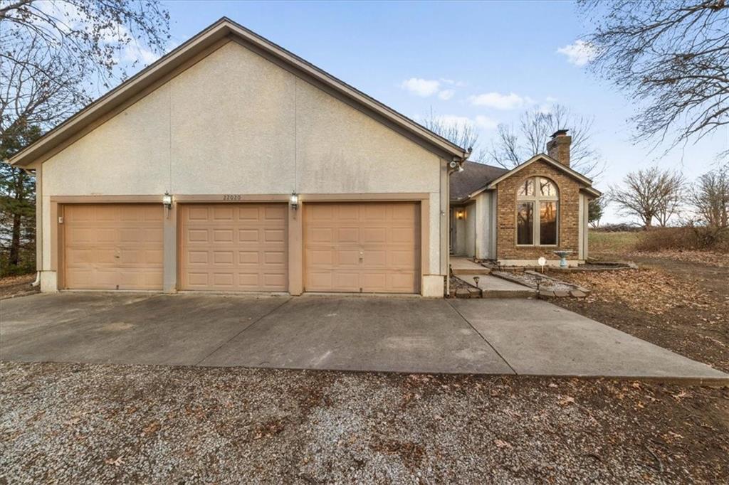 22020 171st Street Basehor, KS 66007 - Photo 2 of 28