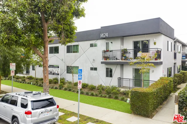 a car parked in front of white house