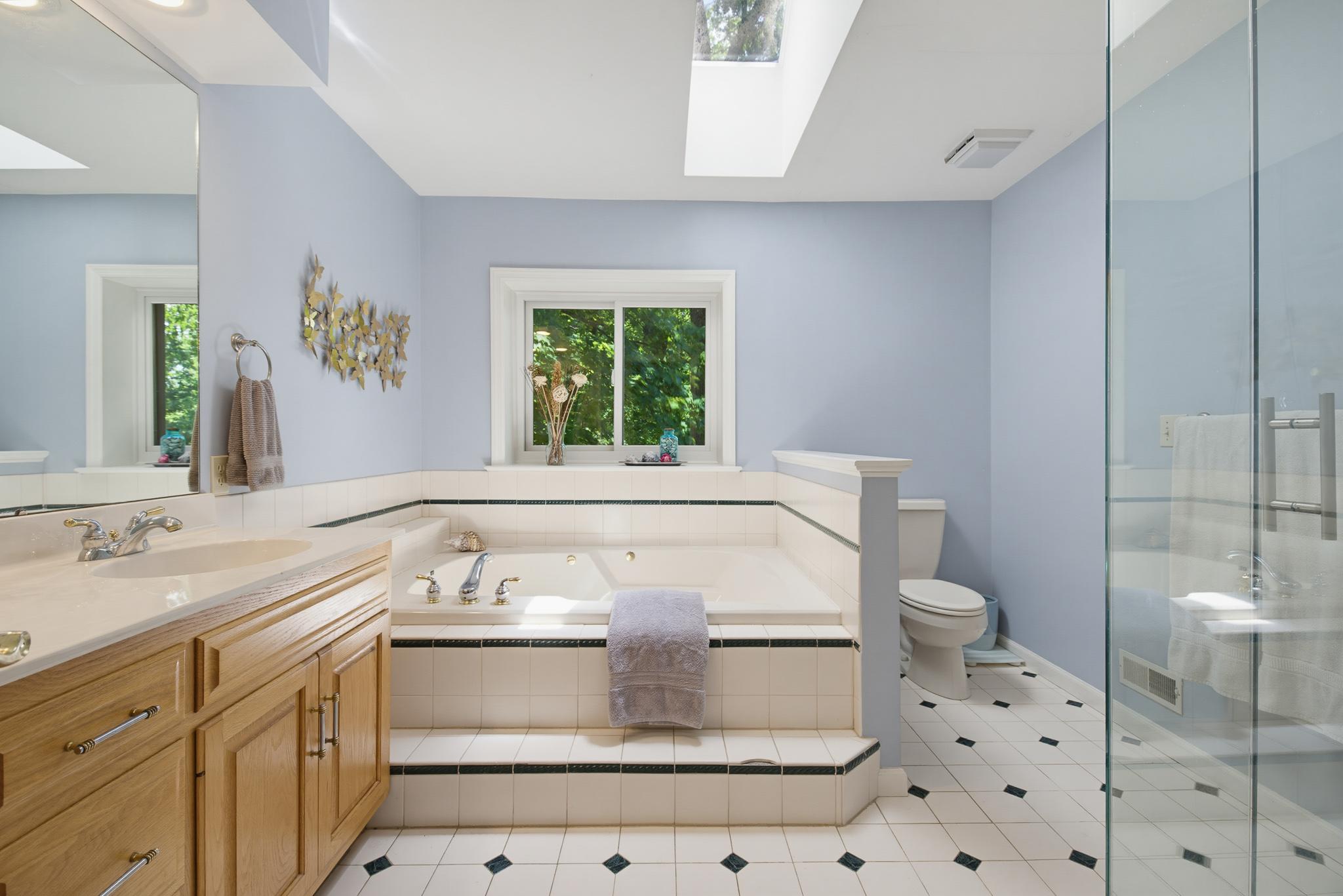 3276 Verdant Grove Lancaster, PA 17601 - Photo 28 of 50 Primary bath with jetted tub