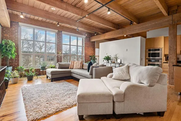 $422,000 | 448 West Nationwide Boulevard, Unit 307, Columbus, OH 43215