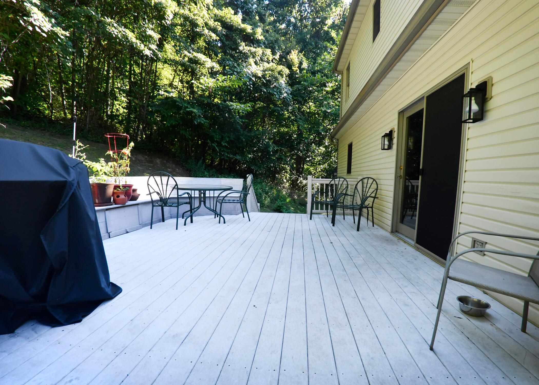 266 Ross Road Southeast Lancaster, OH 43130 - Photo 9 of 56 Large back deck
