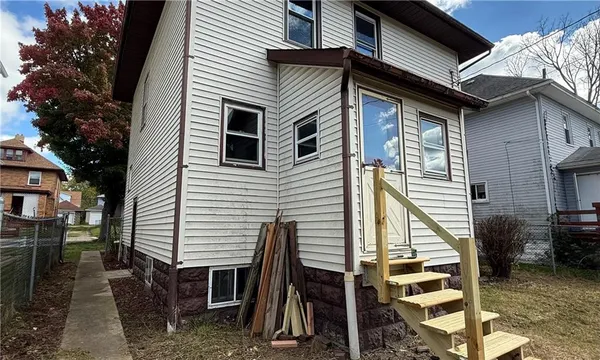 $20,000 | 556 South Oakland Avenue, Sharon, PA 16146