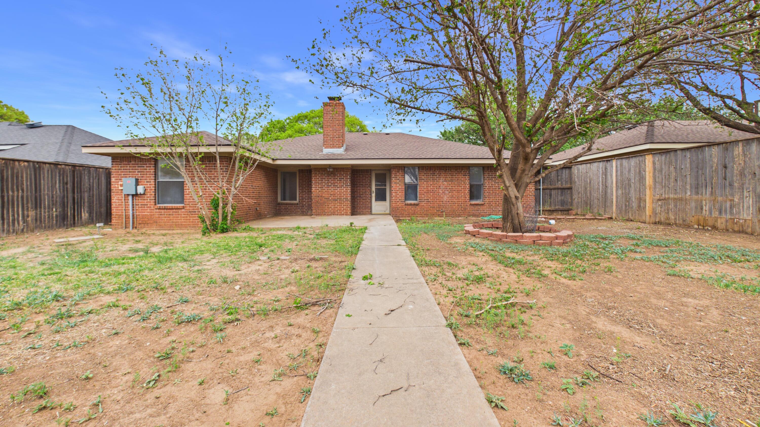 6902 Homestead Avenue Lubbock, TX 79424 - Photo 16 of 17 front view of a house with a trees