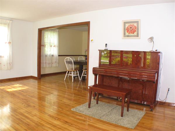 39 Deerfield Road Shrewsbury, MA 01545 - Photo 3 of 24 Gallery Image 3