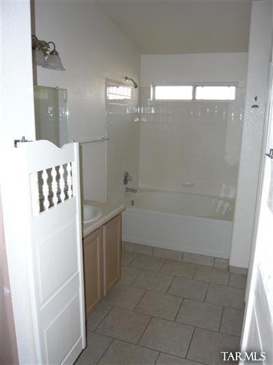 7828 South Lauder Street Tucson, AZ 85747 - Photo 9 of 11 a bathroom with a bathtub and shower