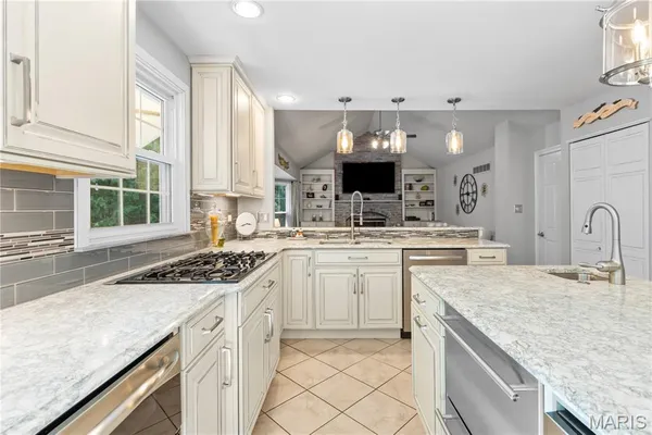 $699,900 | 1233 Red Oak Plantation Drive, Ballwin, MO 63021