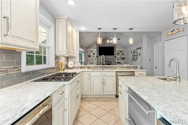 $699,900 | 1233 Red Oak Plantation Drive, Ballwin, MO 63021