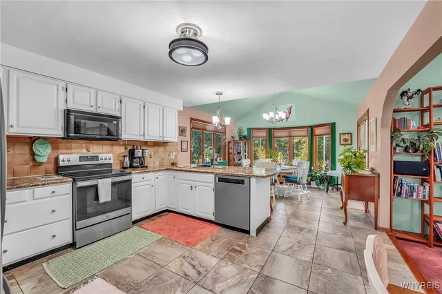 $595,000 | 6050 Whitegate Crossing, Clarence, NY 14051