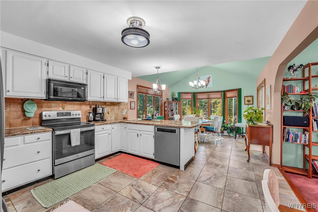 6050 Whitegate Crossing Clarence, NY 14051 - Photo 15 of 48