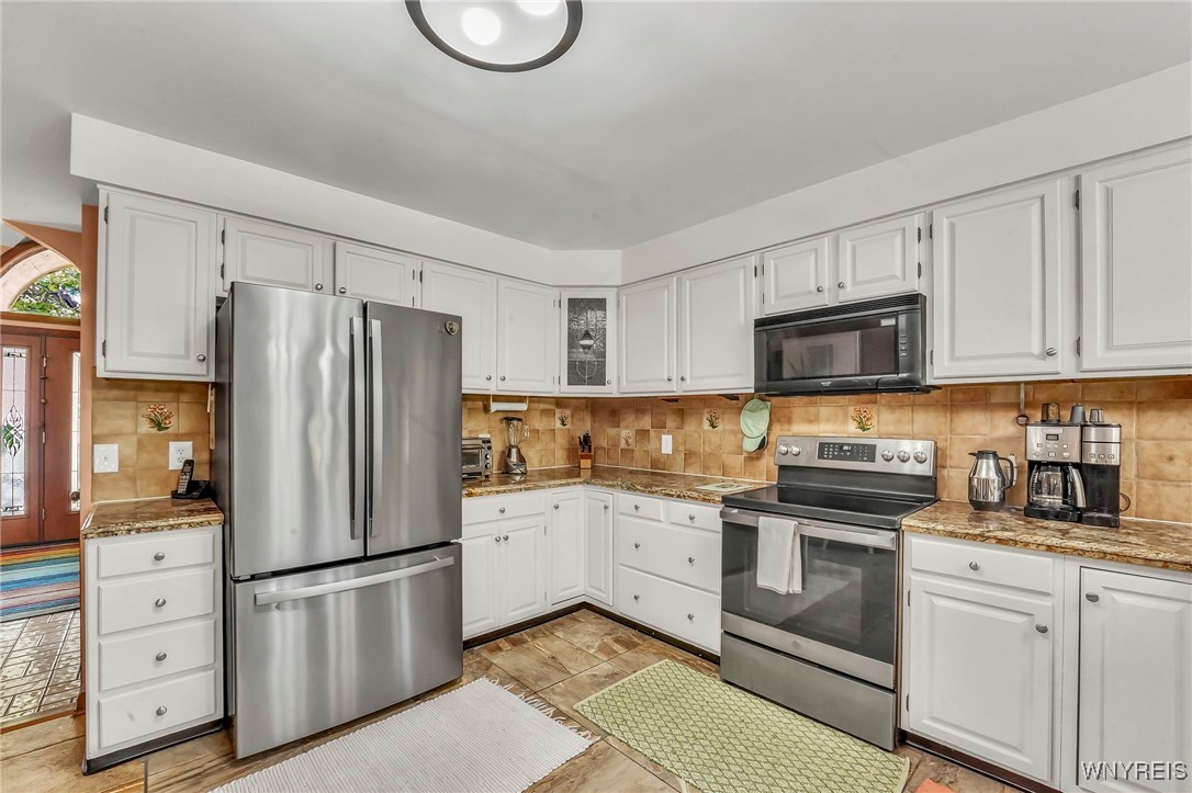 6050 Whitegate Crossing Clarence, NY 14051 - Photo 17 of 48