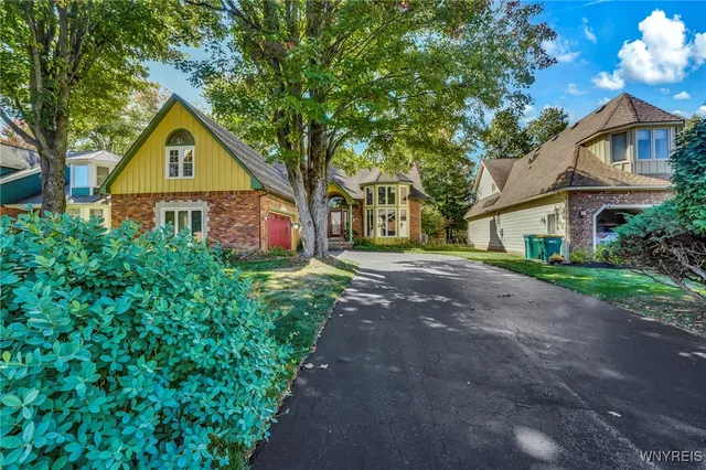 $595,000 | 6050 Whitegate Crossing, Clarence, NY 14051