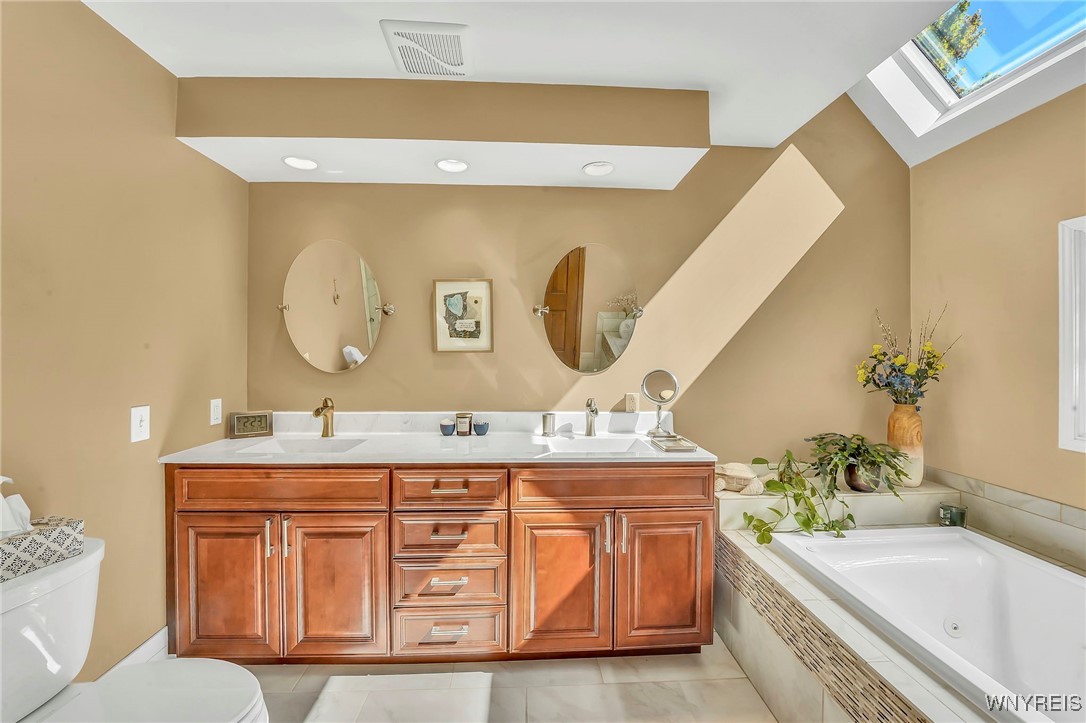 6050 Whitegate Crossing Clarence, NY 14051 - Photo 33 of 48 1st Floor Primary Bath