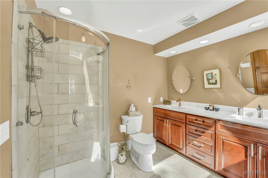 6050 Whitegate Crossing Clarence, NY 14051 - Photo 34 of 48 1st Floor Primary Bath