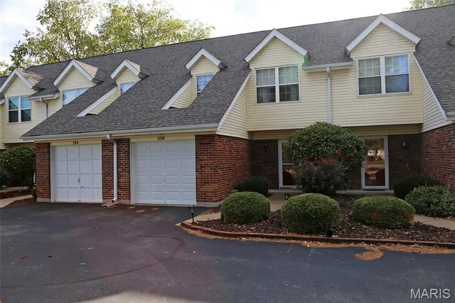 $130,000 | 326 Devonshire Court, Unit E, St. Peters, MO 63376