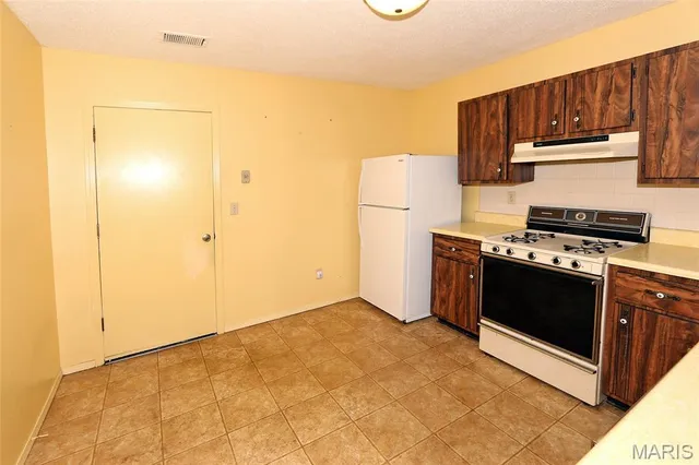 $155,000 | 326 Devonshire Court, Unit E, St. Peters, MO 63376