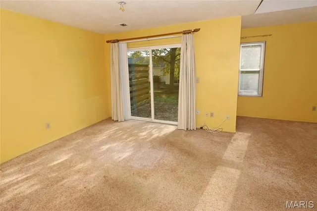 $155,000 | 326 Devonshire Court, Unit E, St. Peters, MO 63376