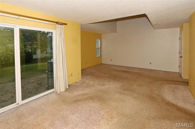 $155,000 | 326 Devonshire Court, Unit E, St. Peters, MO 63376