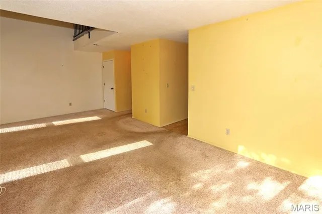 $155,000 | 326 Devonshire Court, Unit E, St. Peters, MO 63376