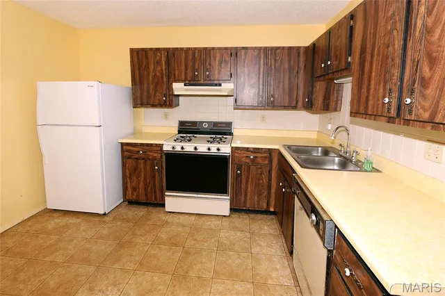 $155,000 | 326 Devonshire Court, Unit E, St. Peters, MO 63376