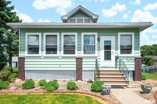 $129,900 | 209 West Walnut Street, La Rose, IL 61541