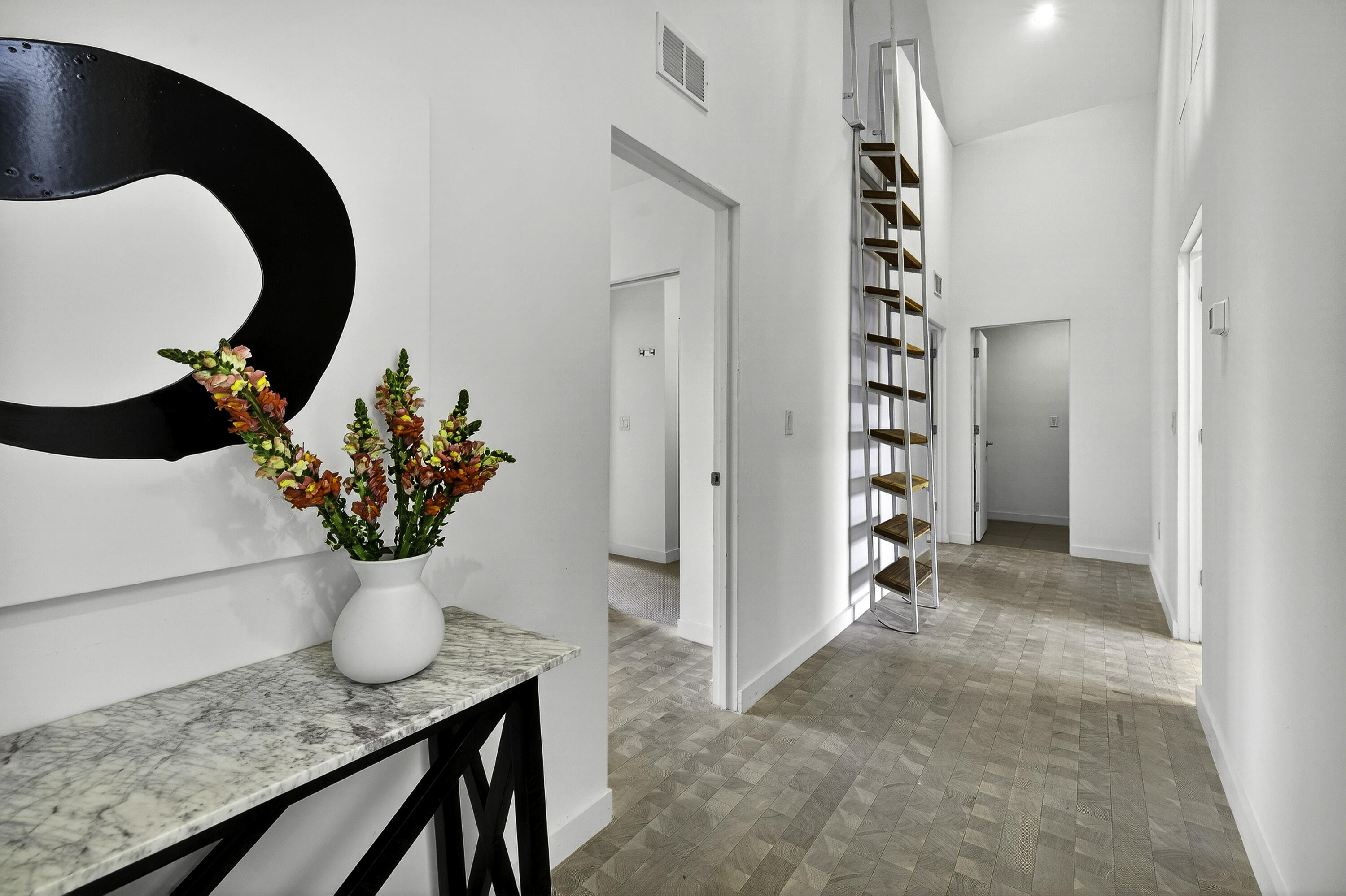 124 Grove Street Charleston, SC 29403 - Photo 16 of 31 2nd Level Hallway
