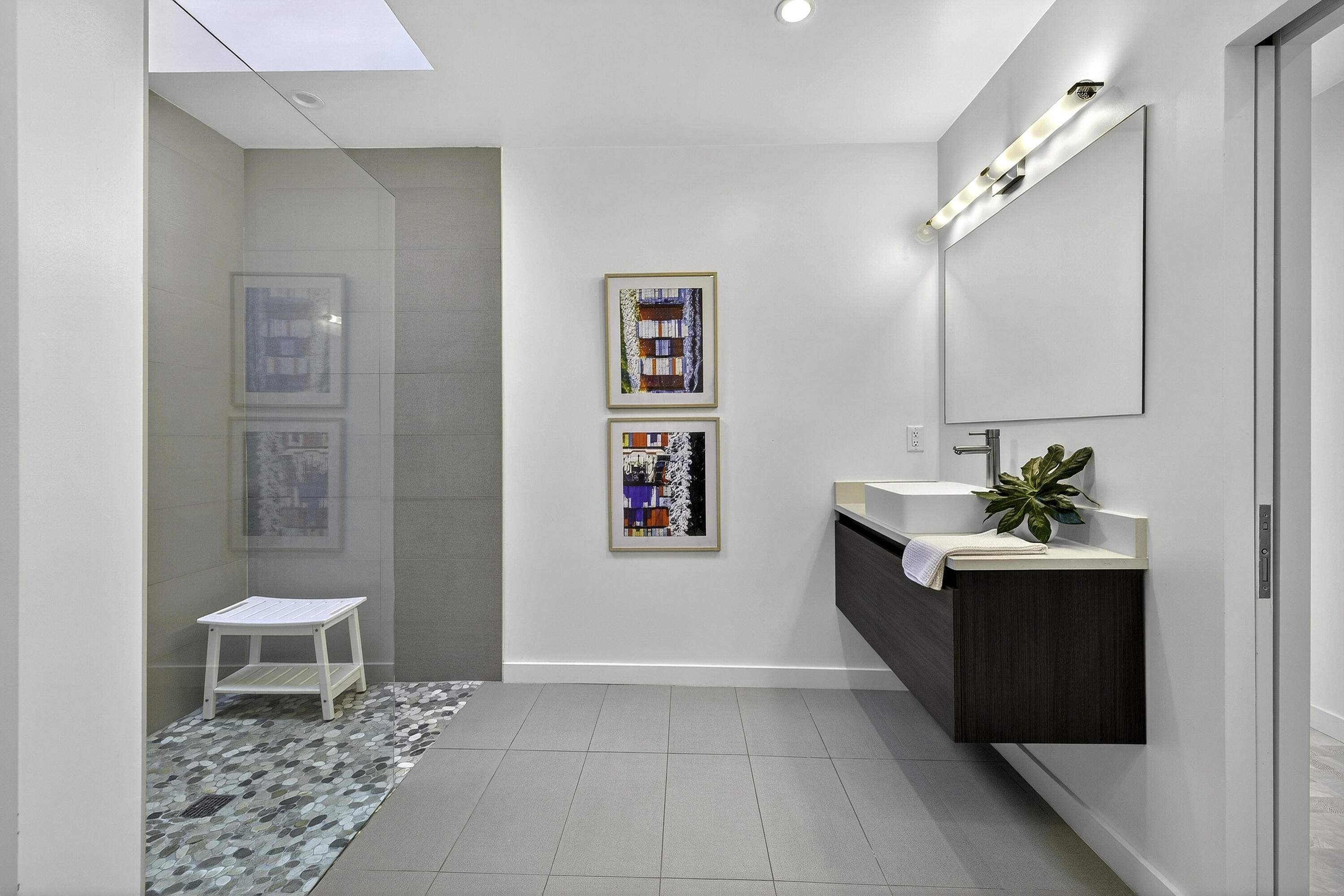 124 Grove Street Charleston, SC 29403 - Photo 20 of 31 Primary En-Suite