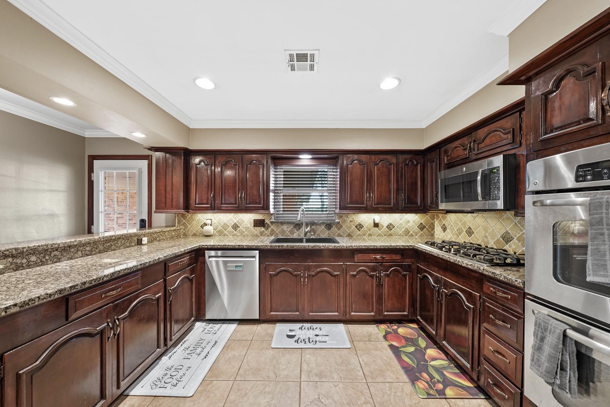 4410 County Road 63 Rosharon, TX 77583 - Photo 5 of 38