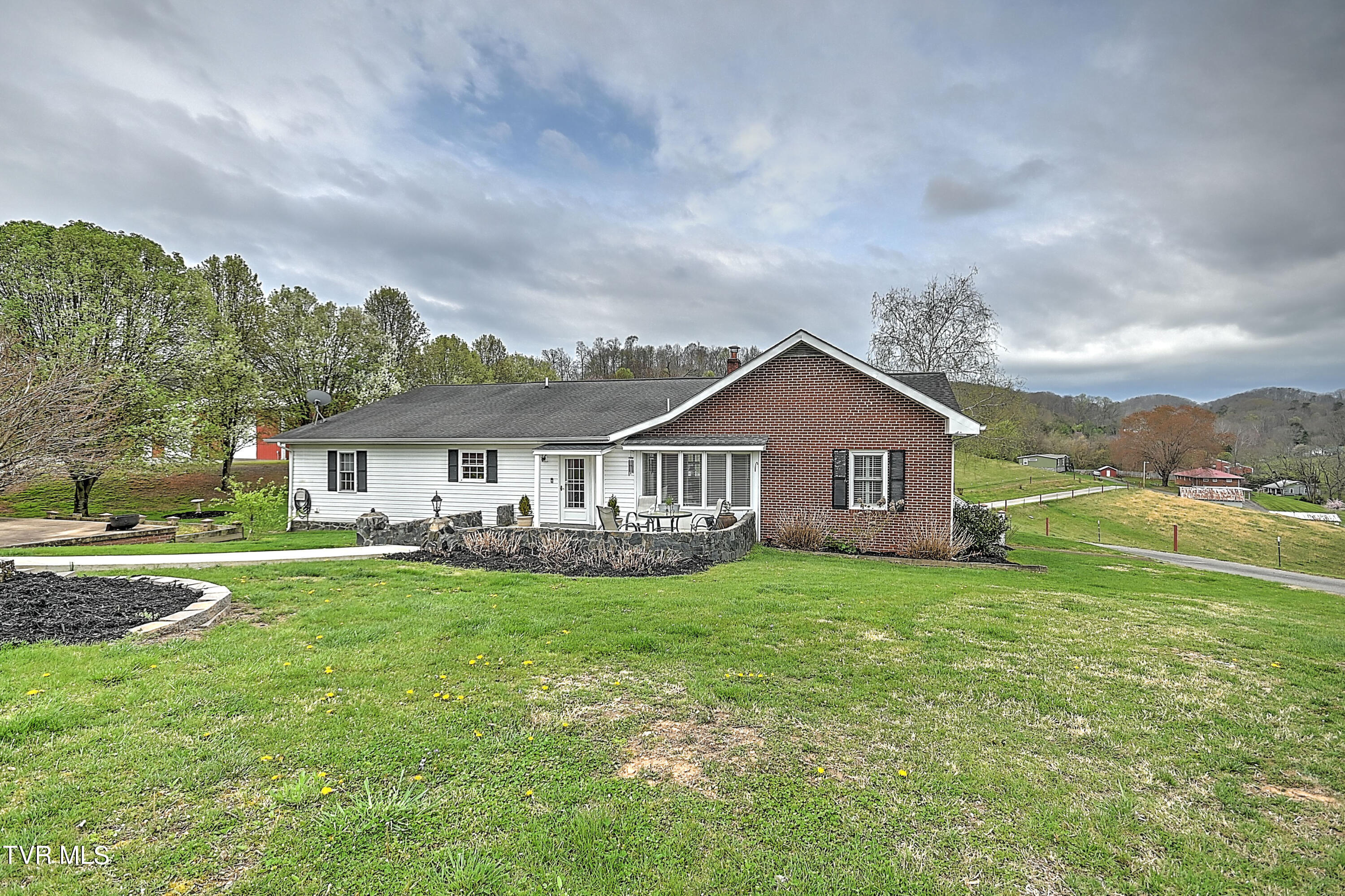 586 Tranbarger Road Church Hill, TN 37642 - Photo 36 of 43 568 Tranbarger NS-36