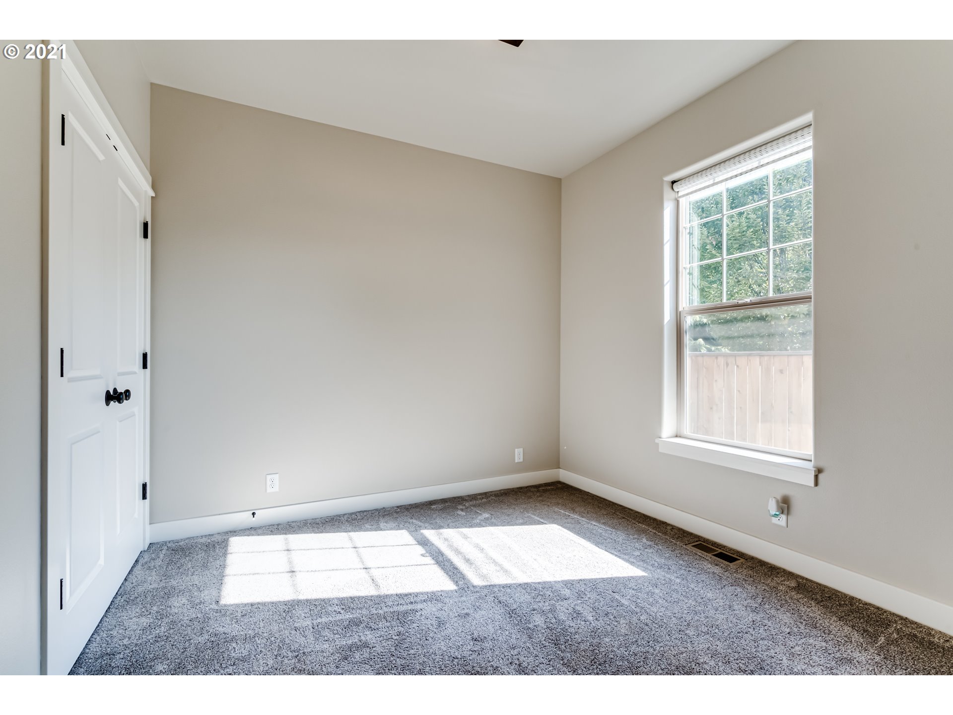 4196 Stellar Way Springfield, OR 97478 - Photo 24 of 32
