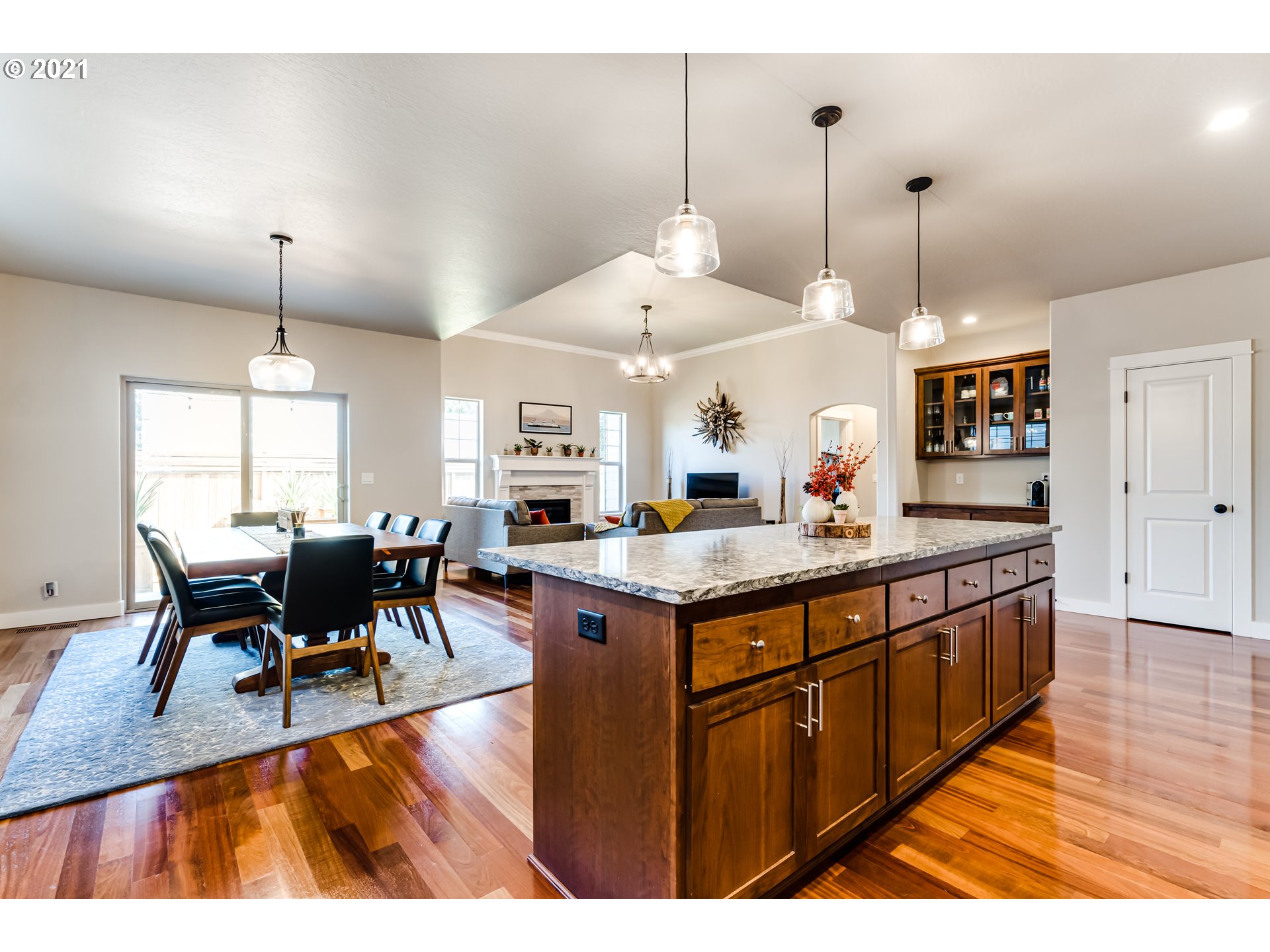 4196 Stellar Way Springfield, OR 97478 - Photo 5 of 32