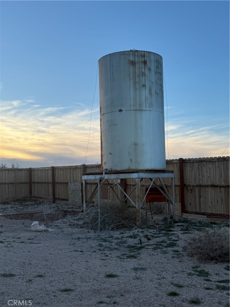 81818 Carey Road Twentynine Palms, CA 92277 - Photo 5 of 7 a view of a car park in front of a house