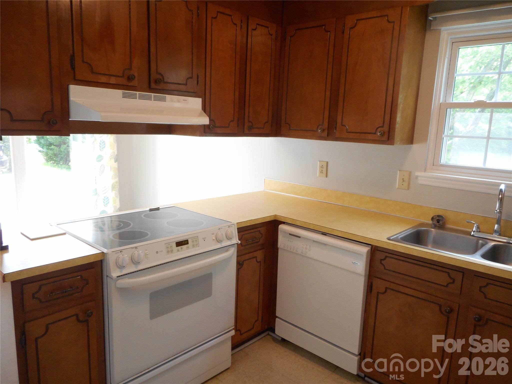 8001 Carmel Road Charlotte, NC 28226 - Photo 10 of 22 a utility room with dryer and washer