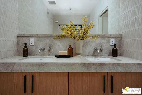 a close view of sink and tap