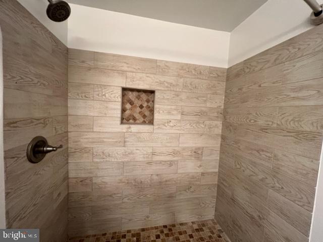 908 Chatsworth Drive Accokeek, MD 20607 - Photo 17 of 24 a bathroom with a shower